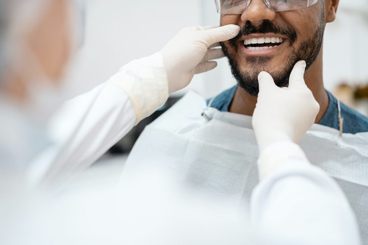 Knowing when to see an emergency dentist is crucial for maintaining oral health. Attention to dental issues could prevent complications.